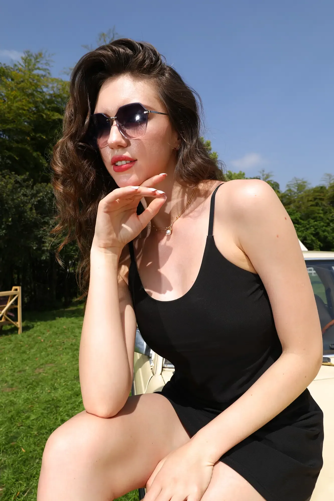 SunDefeat sunglasses on model